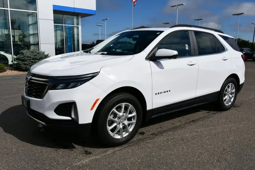 2022 Chevrolet Equinox LT photo 1