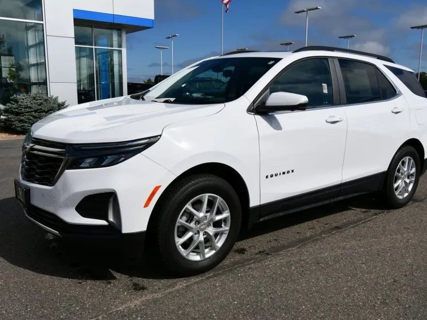 2022 Chevrolet Equinox LT photo 1