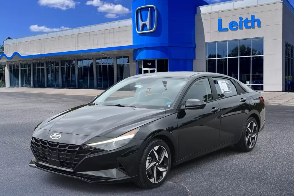 2023 Hyundai Elantra SEL photo 1