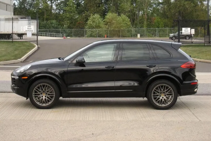2017 Porsche Cayenne Platinum Edition photo 1