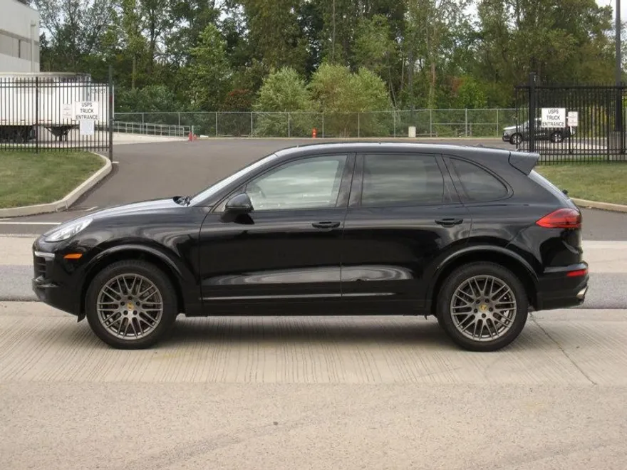 2017 Porsche Cayenne Platinum Edition photo 1