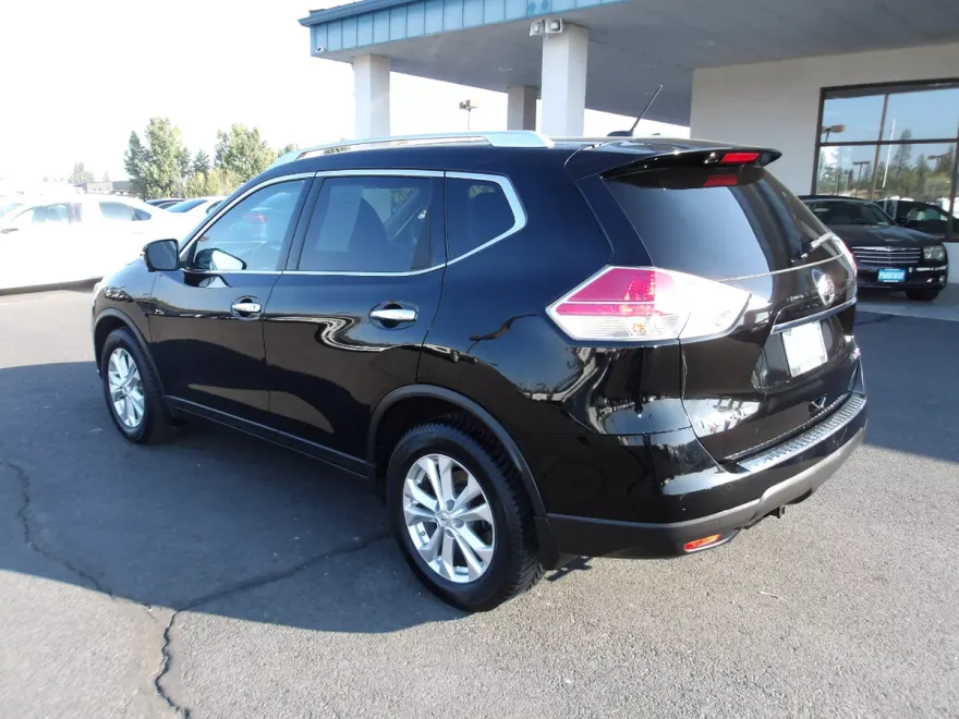 2015 Nissan Rogue SV AWD photo 1