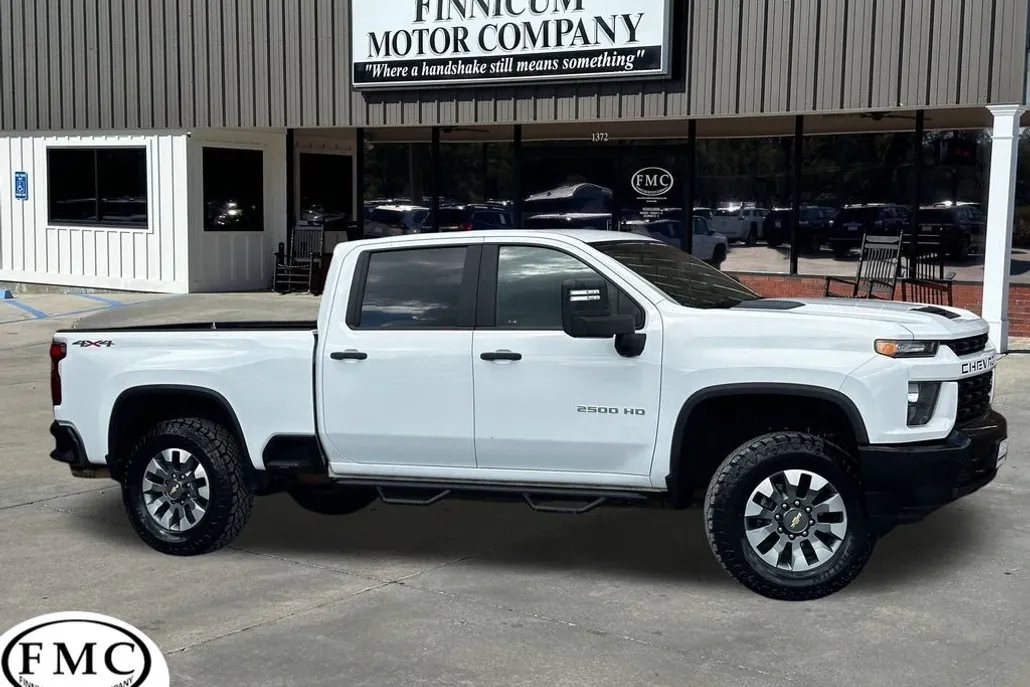 2022 Chevrolet Silverado Custom photo 1
