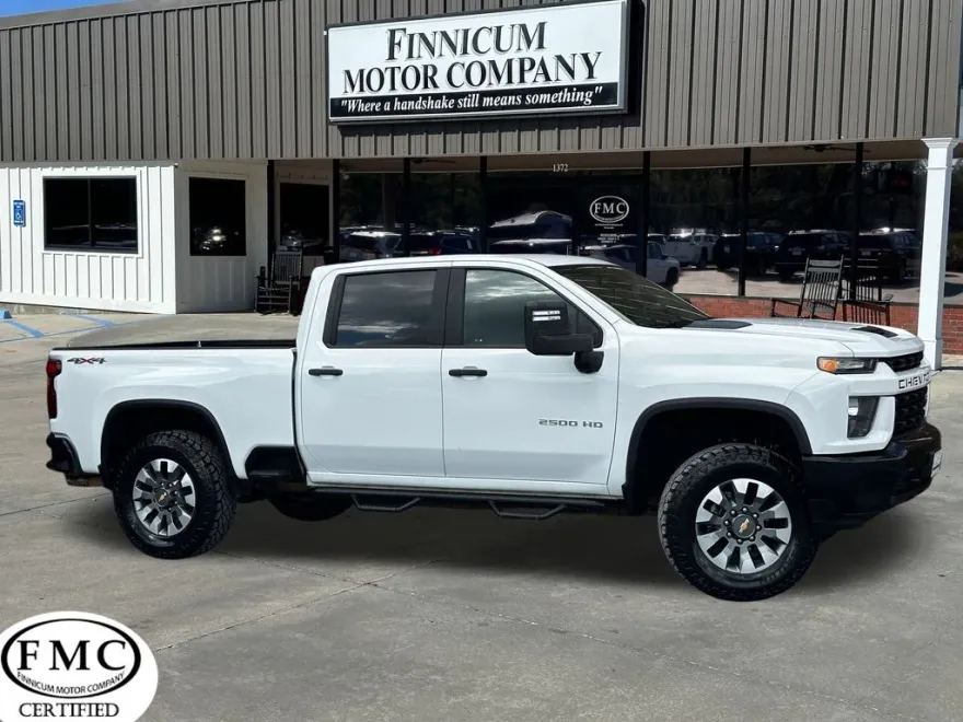 2022 Chevrolet Silverado Custom photo 1