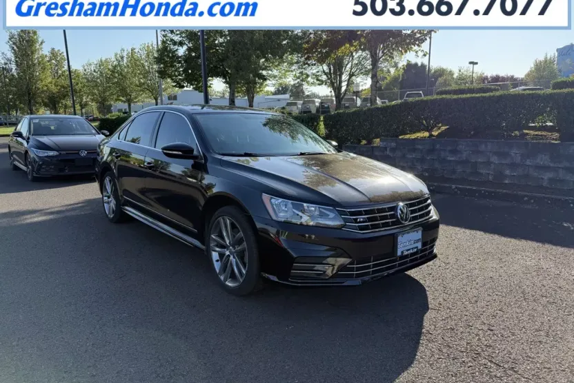 2016 Volkswagen Passat R-Line photo 1