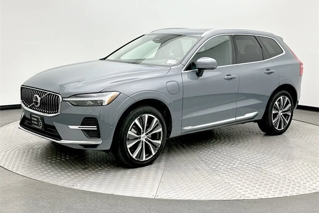 2022 Volvo XC60 Recharge Hybrid eAWD Inscription Expression photo 1