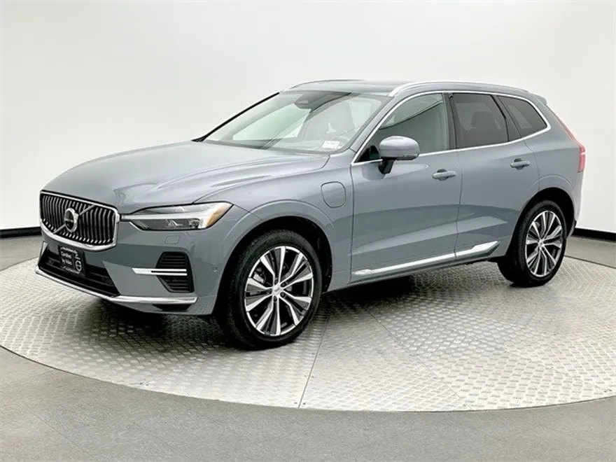 2022 Volvo XC60 Recharge Hybrid eAWD Inscription Expression photo 1