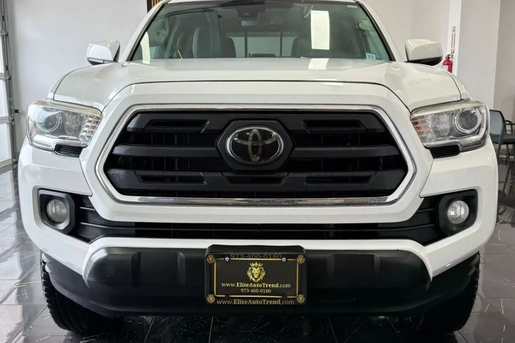 2018 Toyota Tacoma Double Cab SR5 photo 1