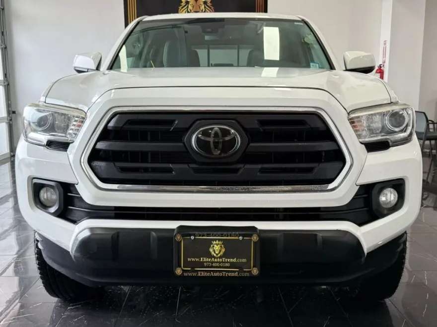 2018 Toyota Tacoma Double Cab SR5 photo 1