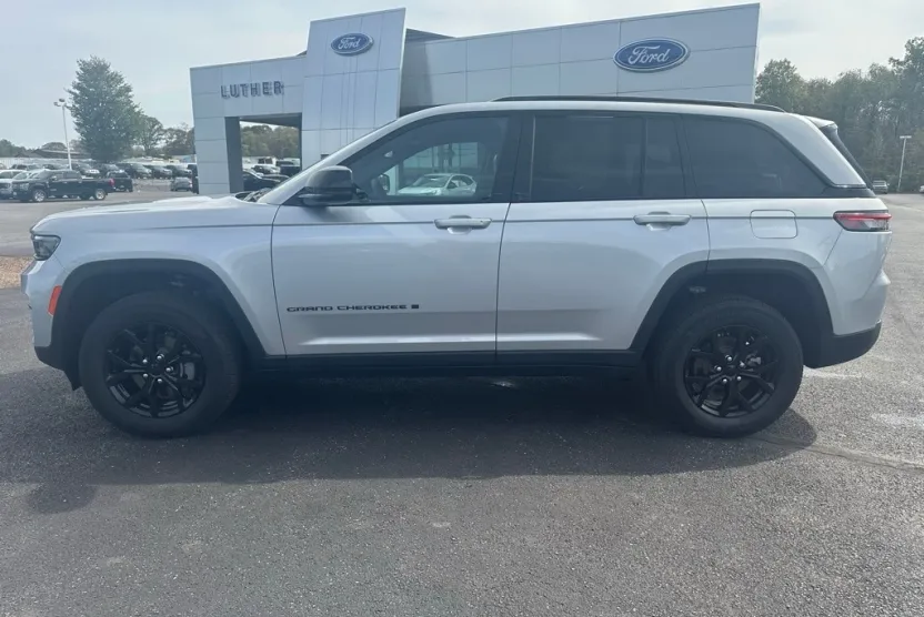 2024 Jeep Grand Cherokee Altitude photo 1