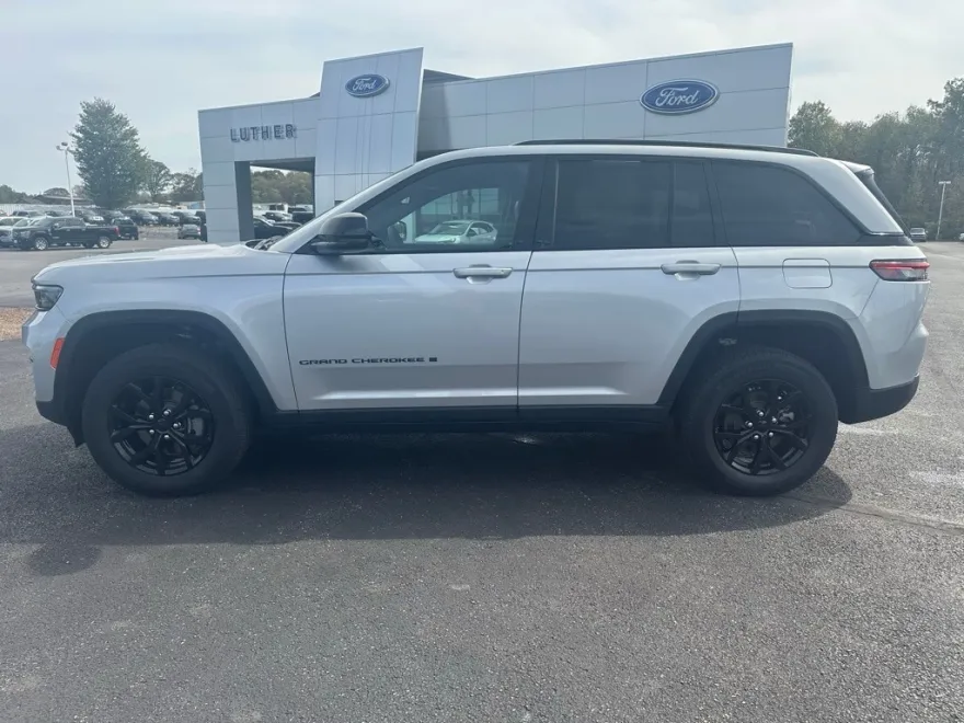 2024 Jeep Grand Cherokee Altitude photo 1