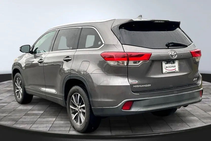 2017 Toyota Highlander XLE photo 1