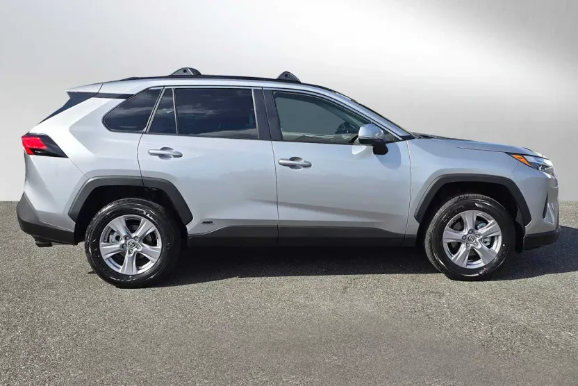 2025 Toyota RAV4 Hybrid XLE photo 1