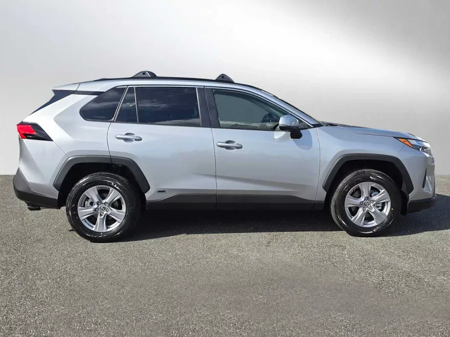 2025 Toyota RAV4 Hybrid XLE photo 1