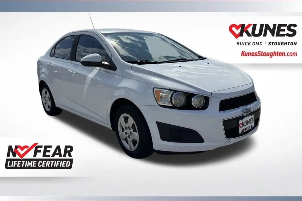 2016 Chevrolet Sonic LS photo 1