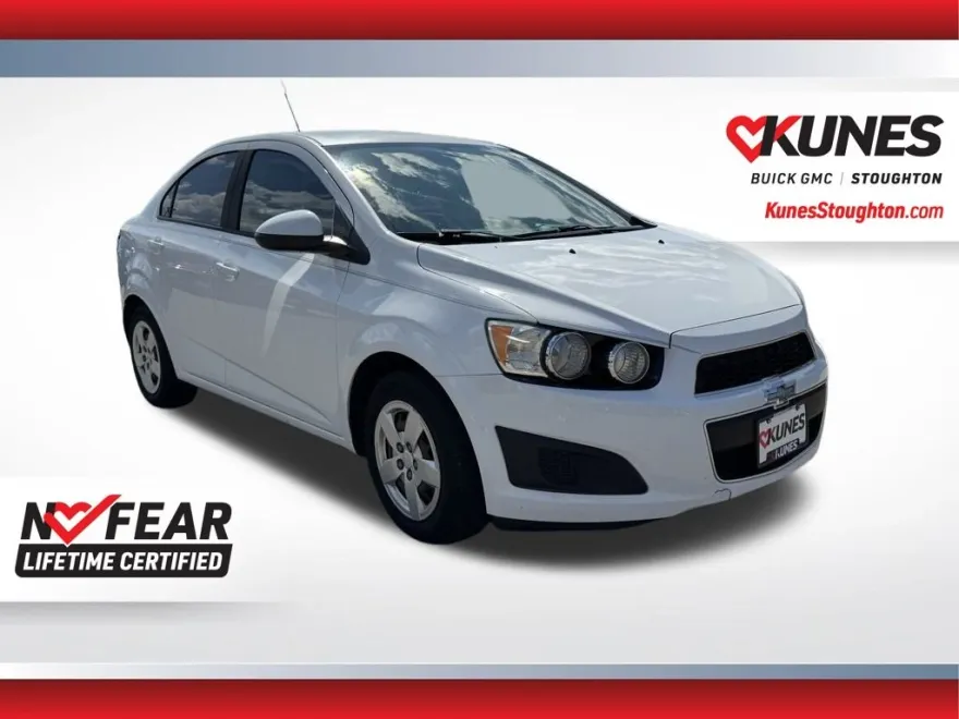 2016 Chevrolet Sonic LS photo 1