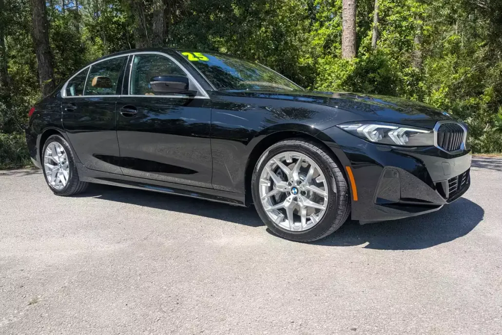 2025 Bmw 330i photo 1