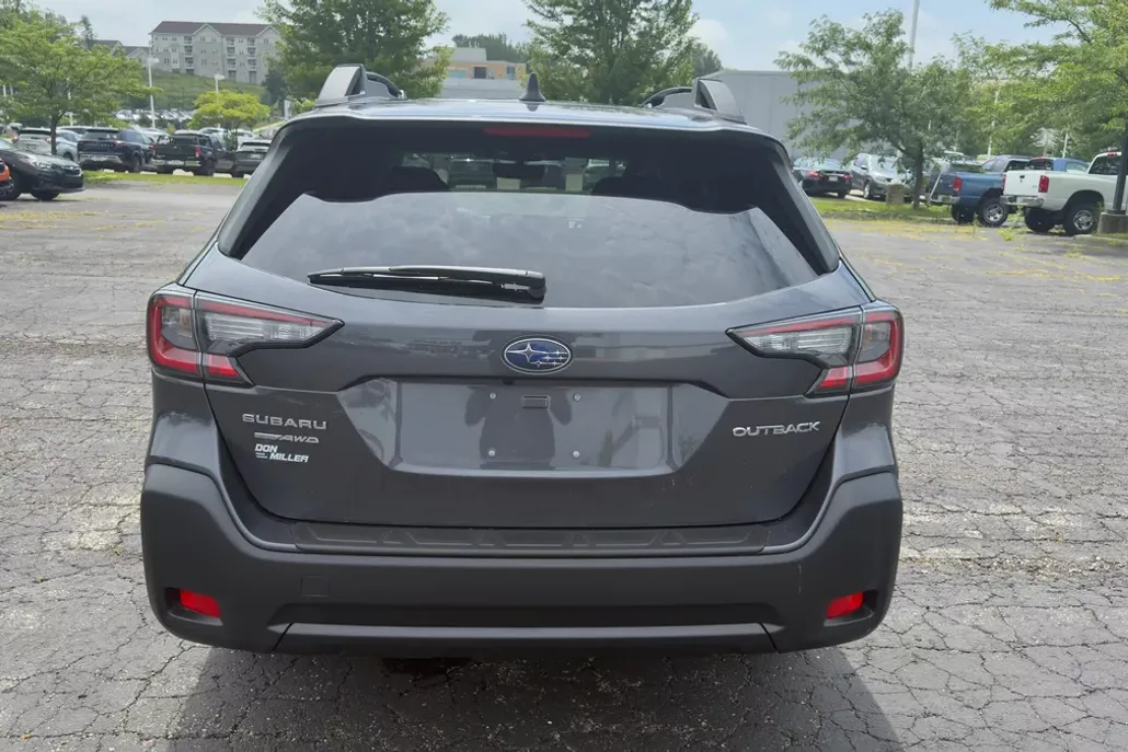 2025 Subaru Outback Premium photo 1