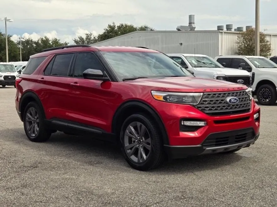 2023 Ford Explorer XLT photo 1