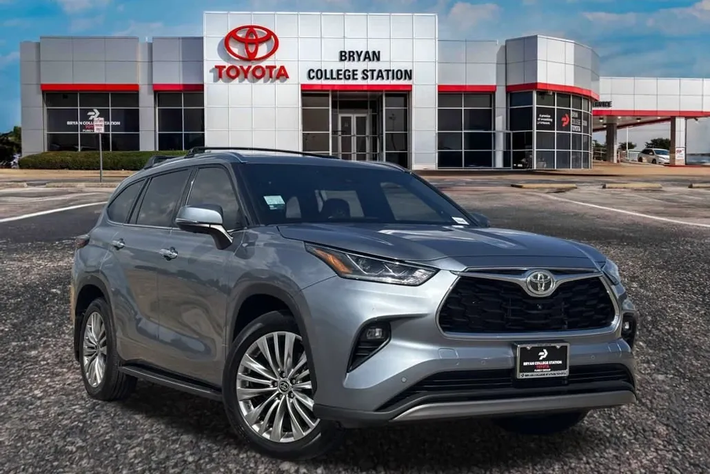 2024 Toyota Highlander Platinum photo 1