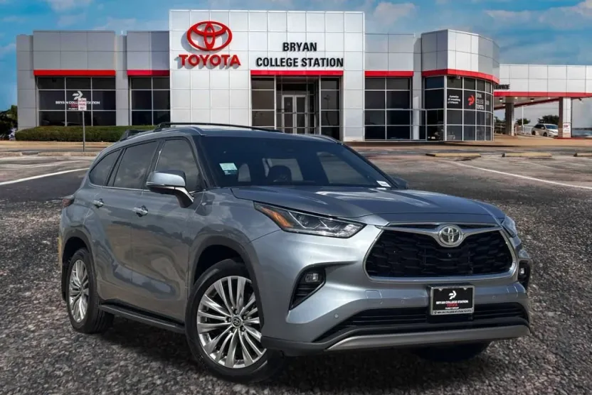2024 Toyota Highlander Platinum photo 1