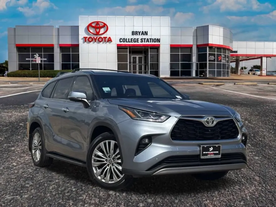 2024 Toyota Highlander Platinum photo 1