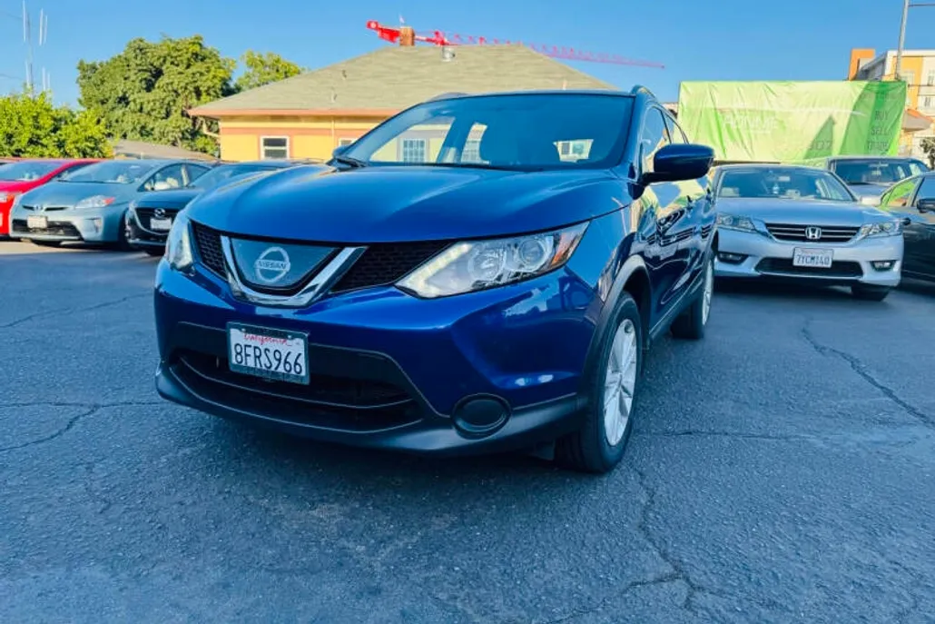 2018 Nissan Rogue Sport SV photo 1