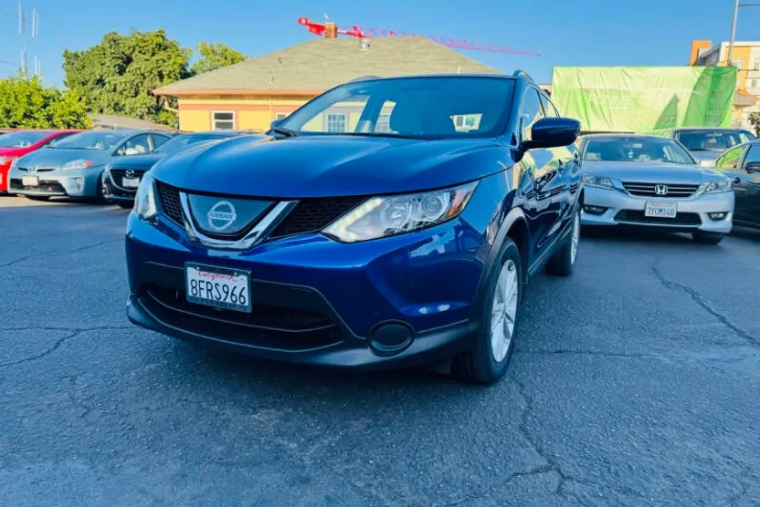 2018 Nissan Rogue Sport SV photo 1