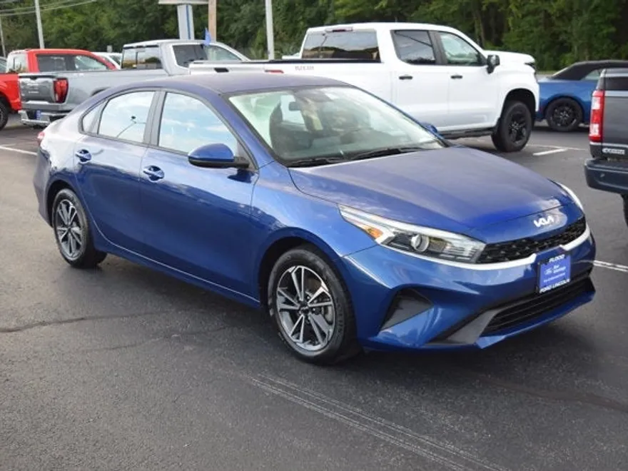 2023 Kia Forte LXS photo 1