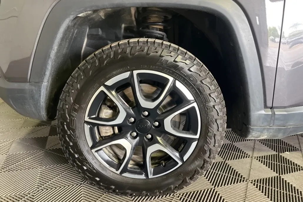2024 Jeep Compass Trailhawk photo 1
