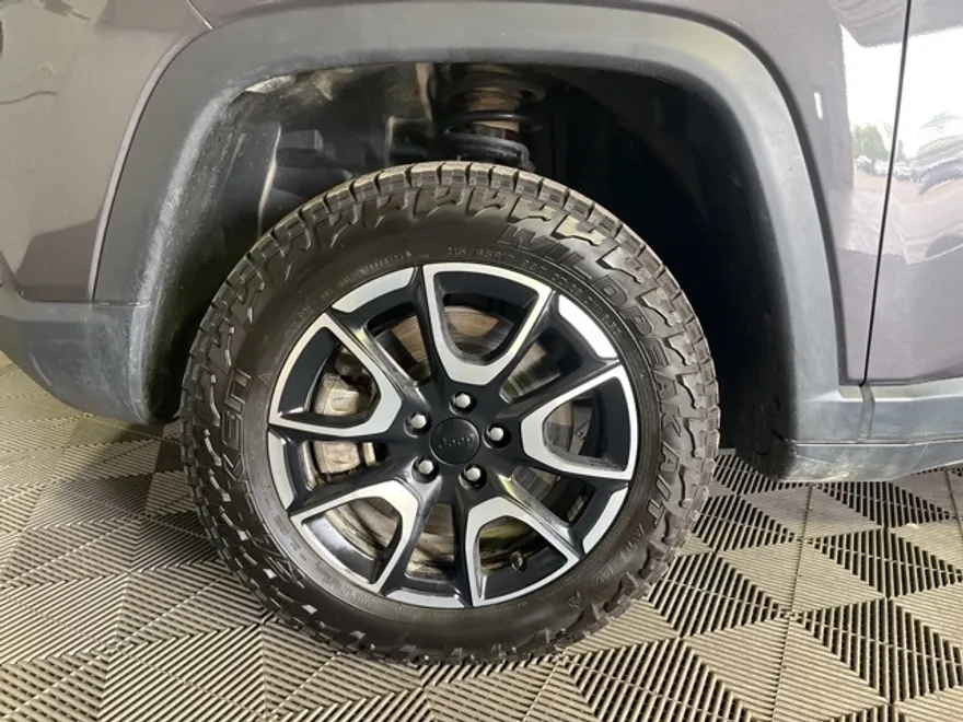 2024 Jeep Compass Trailhawk photo 1