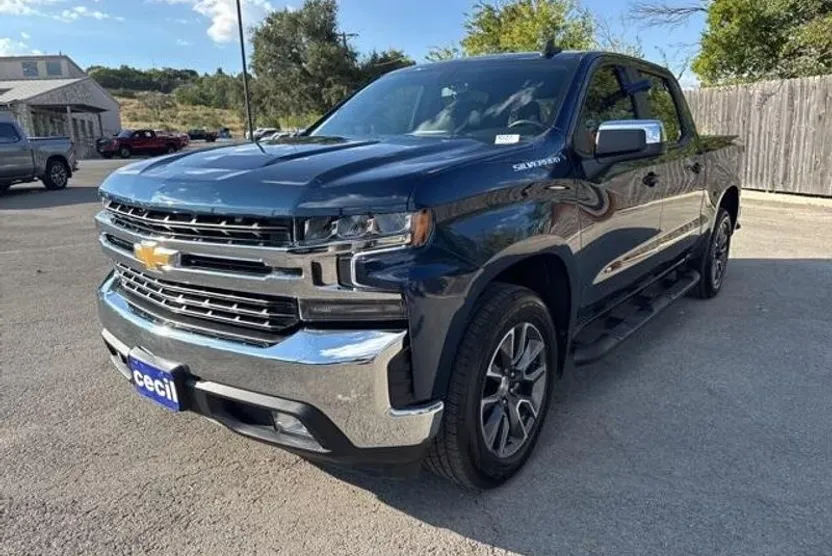 2021 Chevrolet Silverado 1500 LT photo 1
