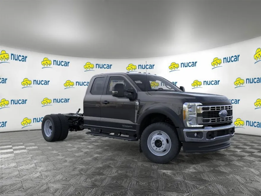 2025 Ford F-550 XL photo 1