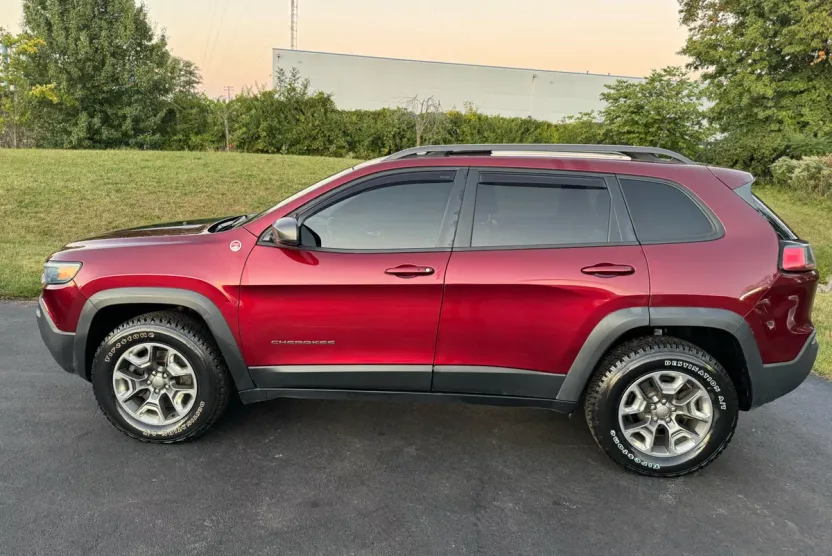 2019 Jeep Cherokee Trailhawk photo 1