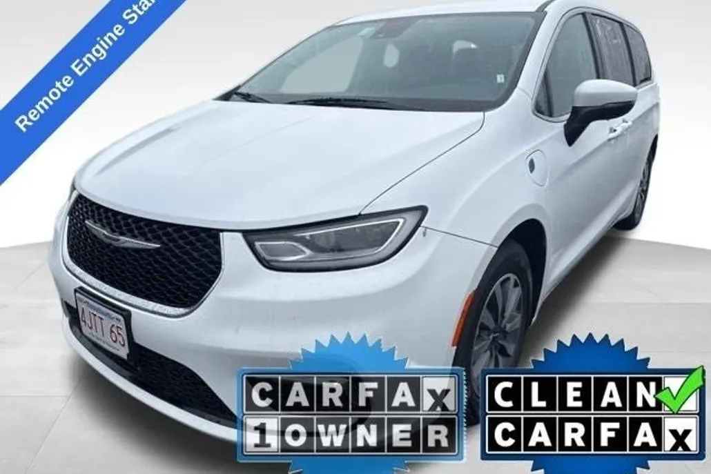 2023 Chrysler Pacifica Hybrid Touring L photo 1