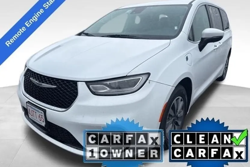 2023 Chrysler Pacifica Hybrid Touring L photo 1