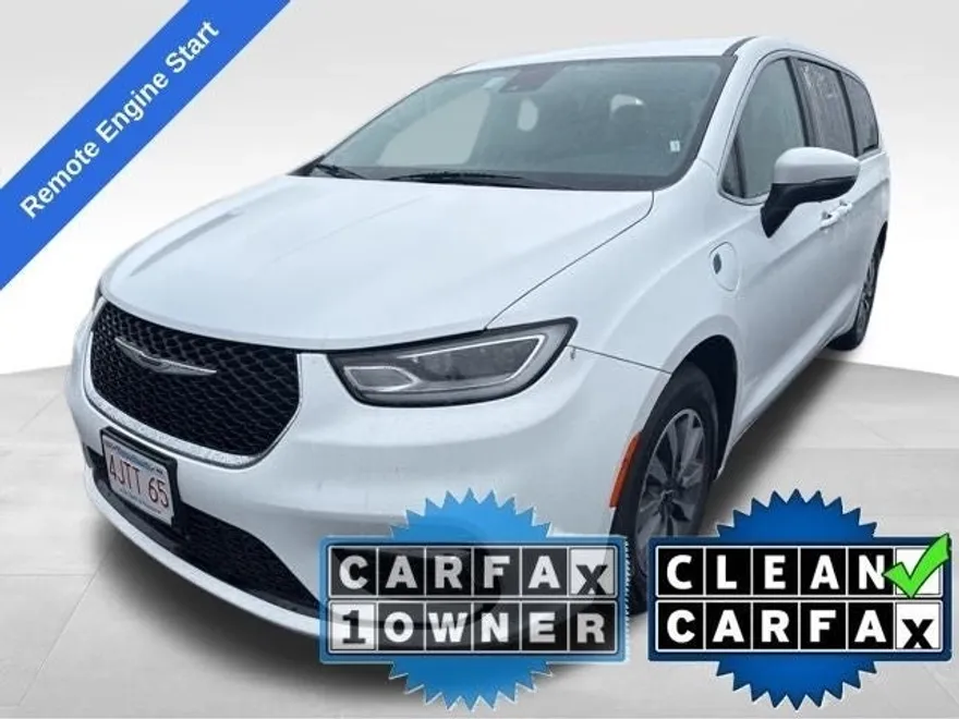 2023 Chrysler Pacifica Hybrid Touring L photo 1