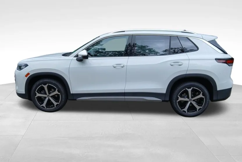 2025 Volkswagen Tiguan SE photo 1