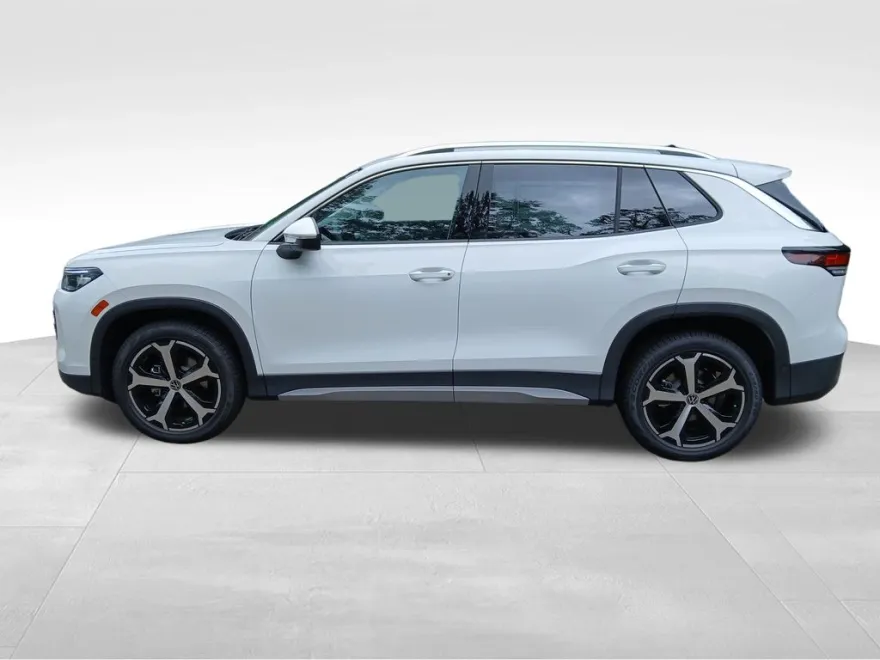 2025 Volkswagen Tiguan SE photo 1
