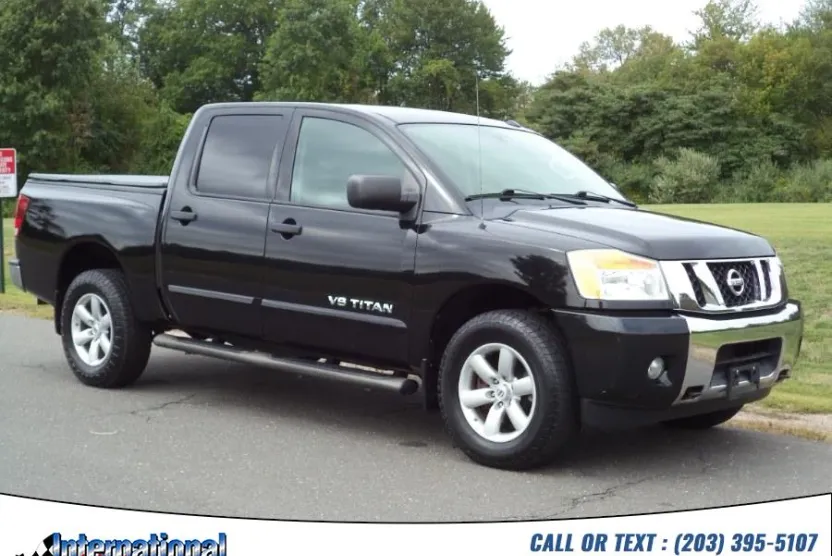 2014 Nissan Titan Crew Cab SV photo 1