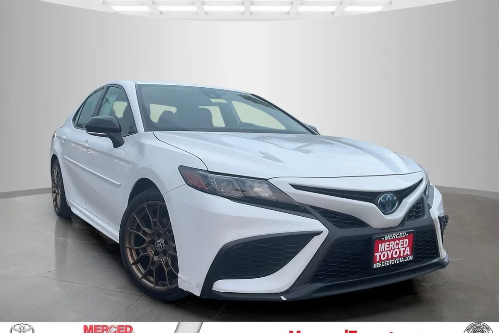 2023 Toyota Camry SE photo 1
