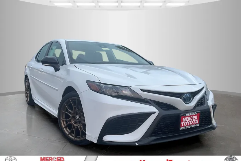 2023 Toyota Camry SE photo 1