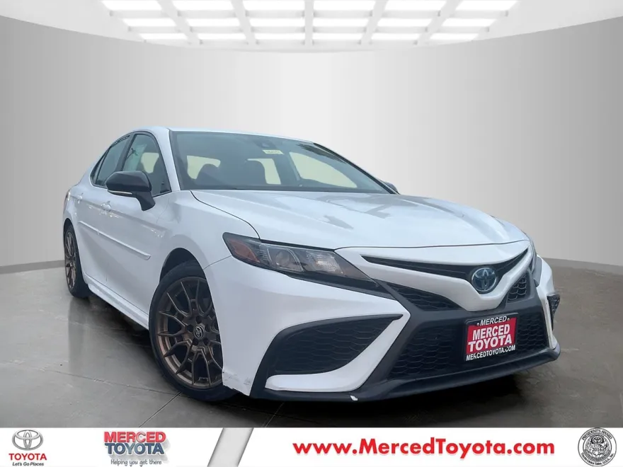 2023 Toyota Camry SE photo 1