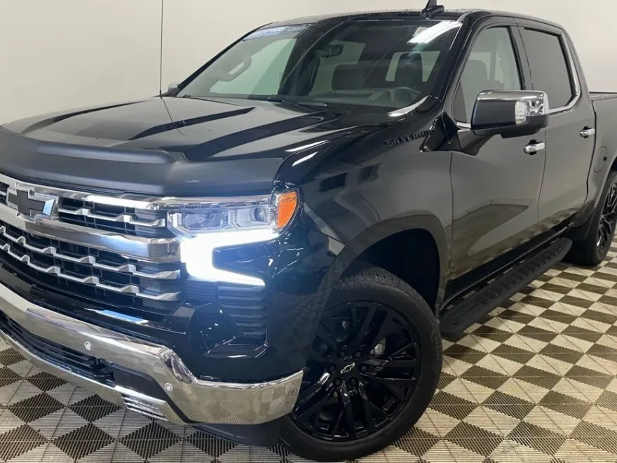 2023 Chevrolet Silverado 1500 LTZ photo 1