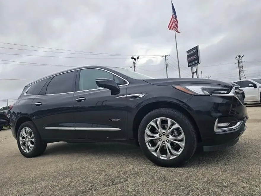 2021 Buick Enclave Avenir photo 1