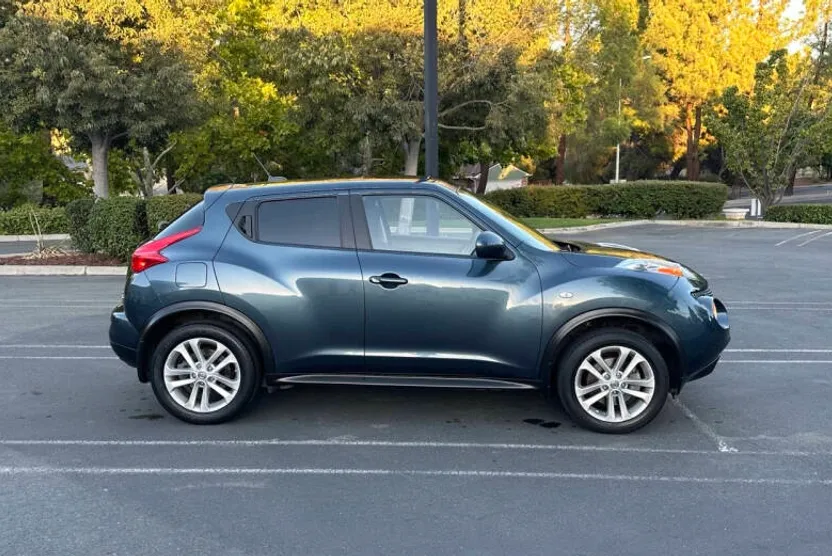 2013 Nissan Juke SV photo 1