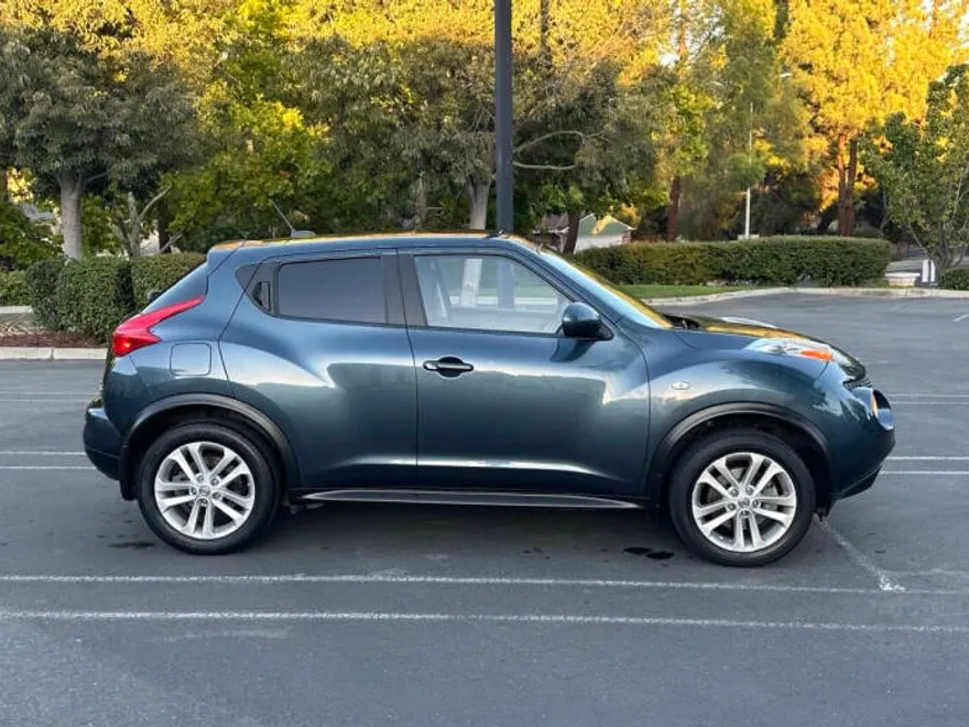 2013 Nissan Juke SV photo 1