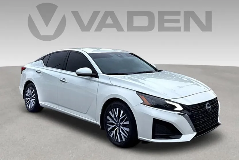 2023 Nissan Altima 2.5 SV photo 1