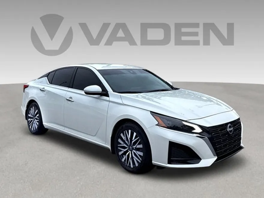 2023 Nissan Altima 2.5 SV photo 1