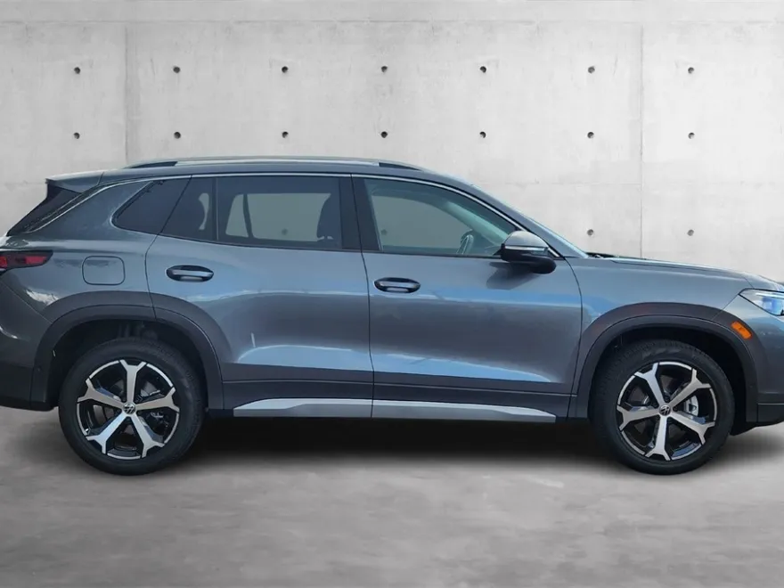 2025 Volkswagen Tiguan SE photo 1